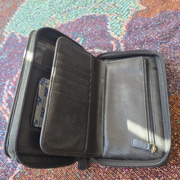 Vintage Coach Black Leather Zip Around Travel Organizer Wallet Passport Holder - Picture 6 of 6